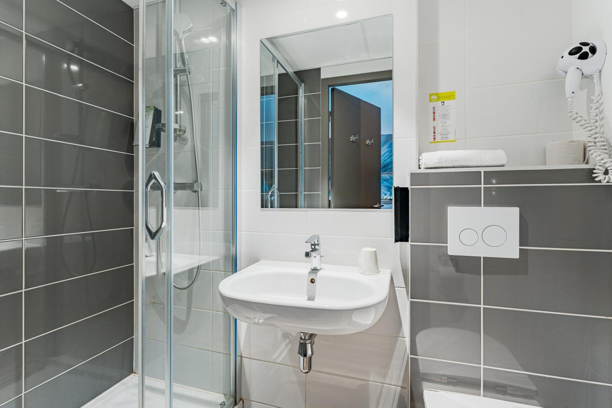 Kyriad Direct Tours Sud - Chambray Les Tours Luaran gambar