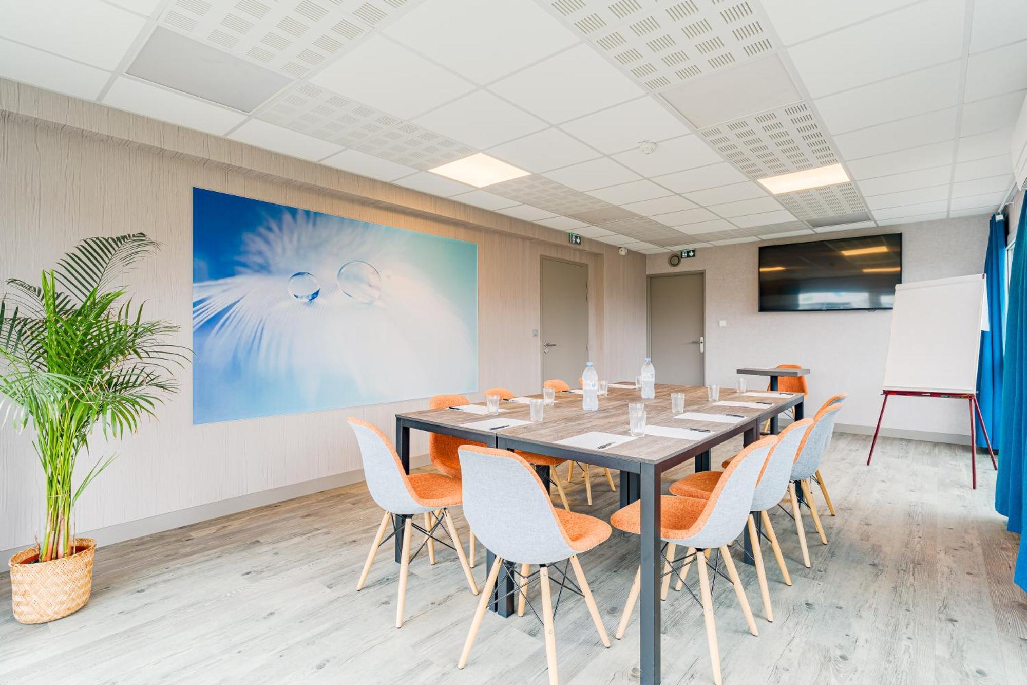 Kyriad Direct Tours Sud - Chambray Les Tours Luaran gambar