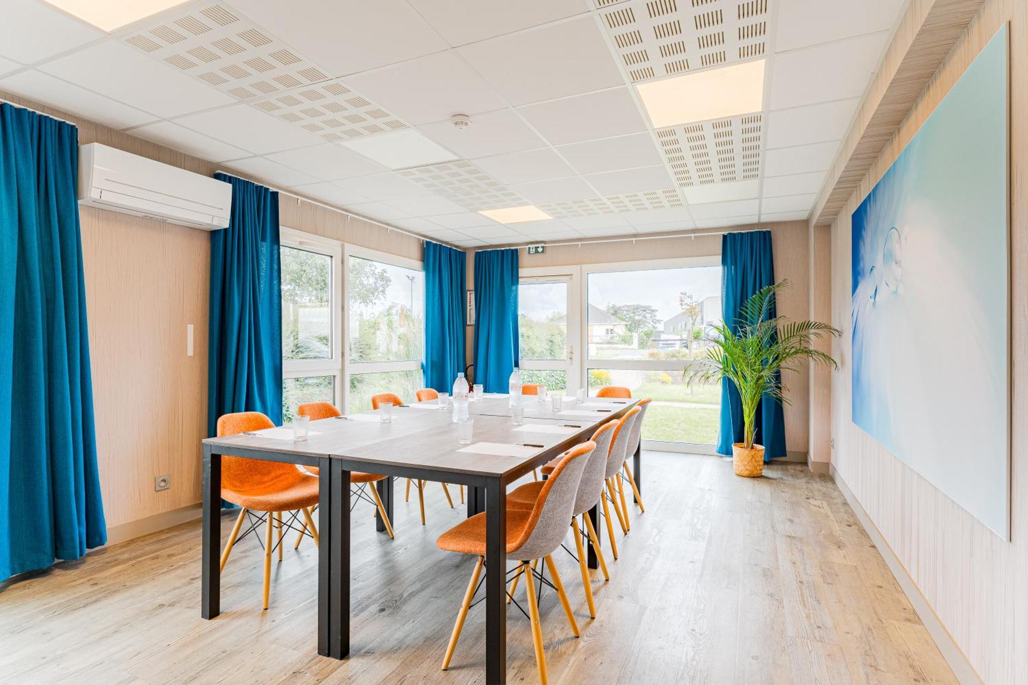 Kyriad Direct Tours Sud - Chambray Les Tours Luaran gambar