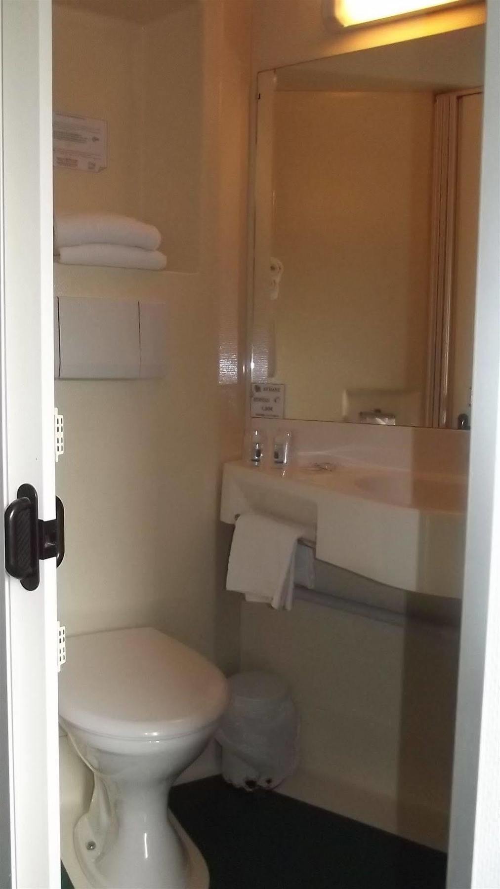Kyriad Direct Tours Sud - Chambray Les Tours Luaran gambar